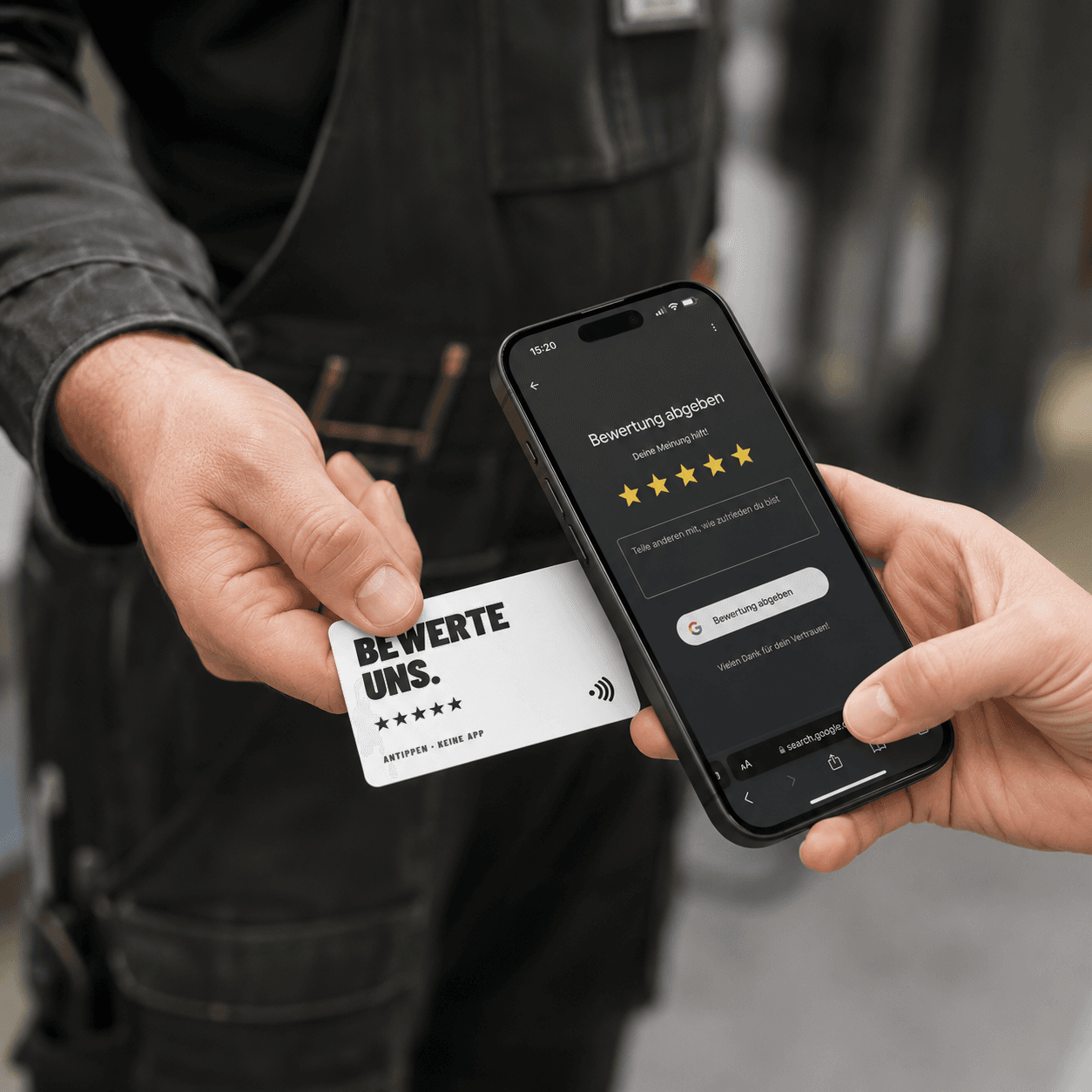 Antippen NFC-Bewertungskarte in Aktion